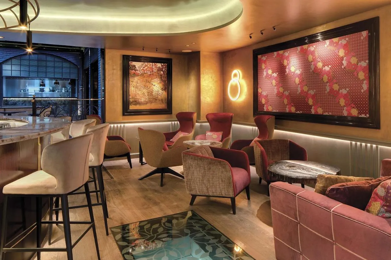 *****  Hotel La Demeure Montaigne à Paris France