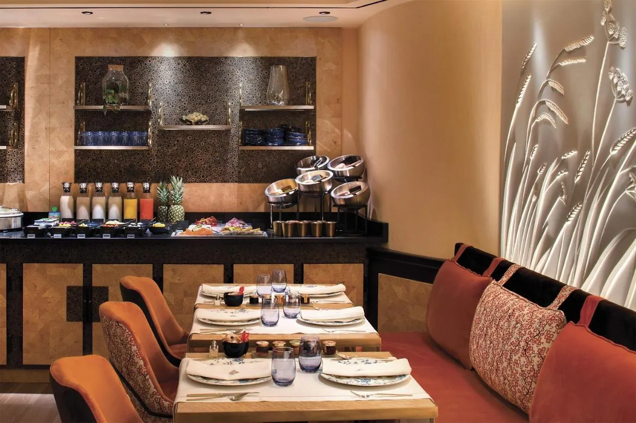 La Demeure Montaigne Hotel Paris