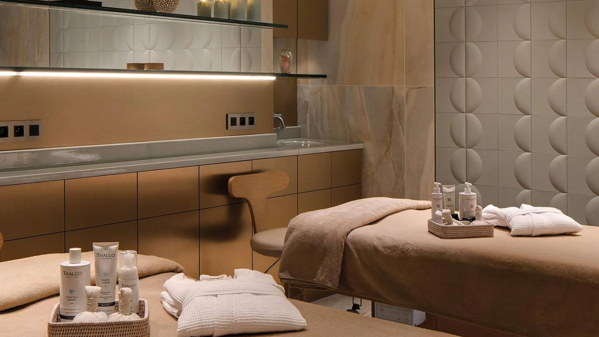 La Demeure Montaigne Hotel Paris