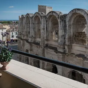 Avec Balcon Donnant Sur Les Arenes D'arles Appartement Arles
