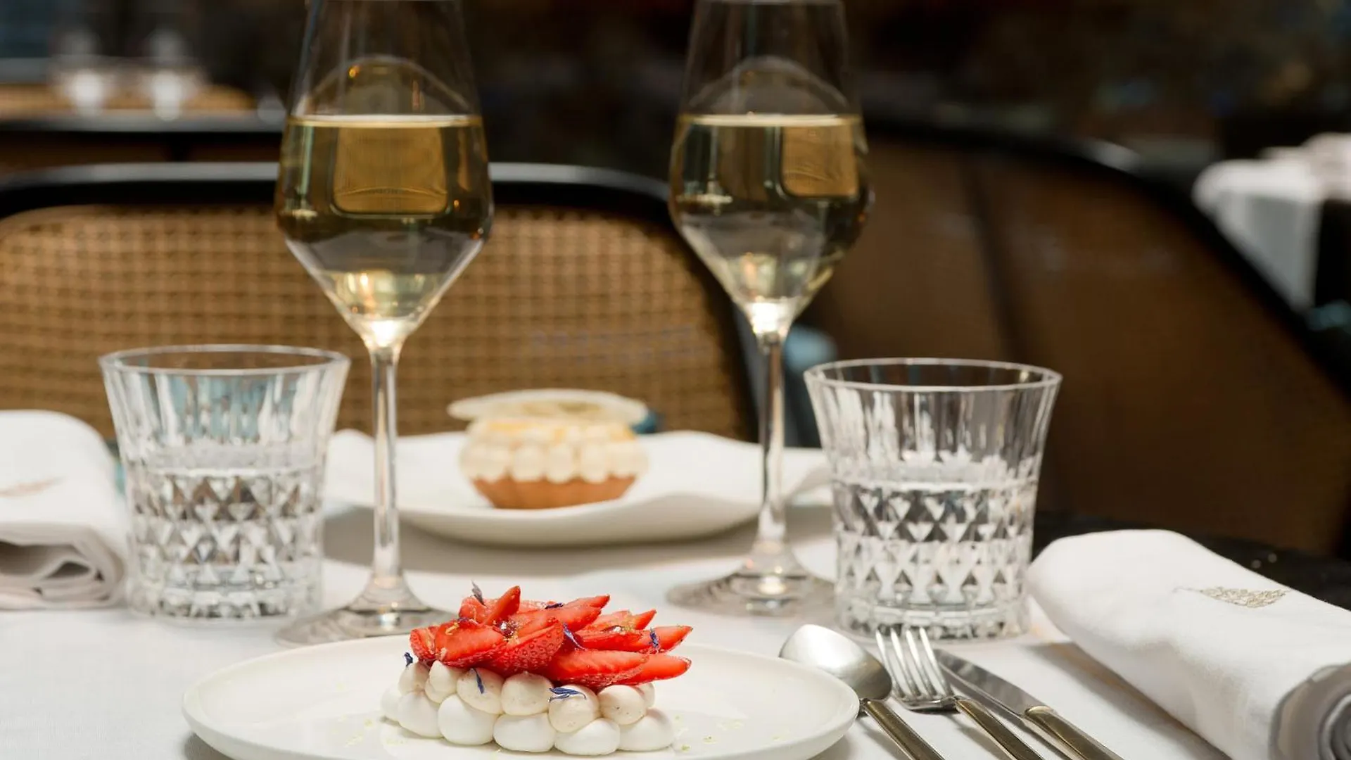 Hotel La Demeure Montaigne Paris