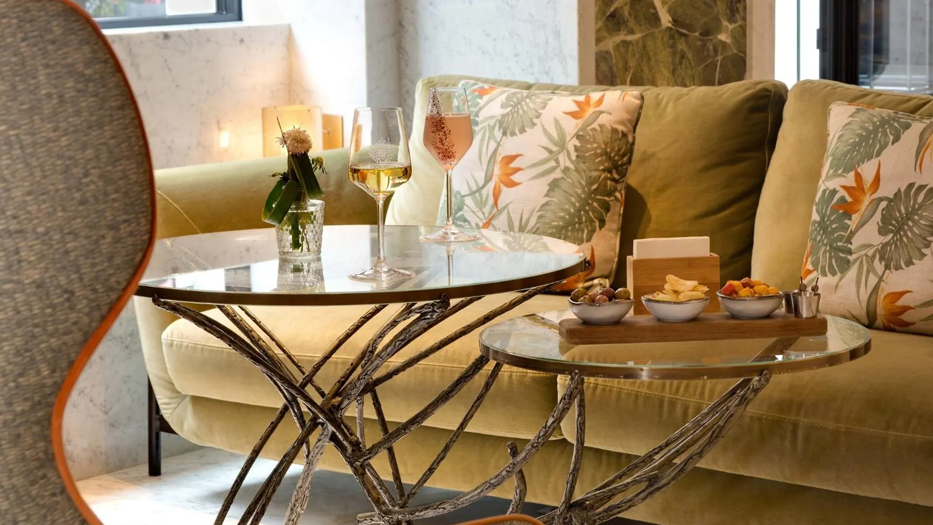 Hotel La Demeure Montaigne Paris