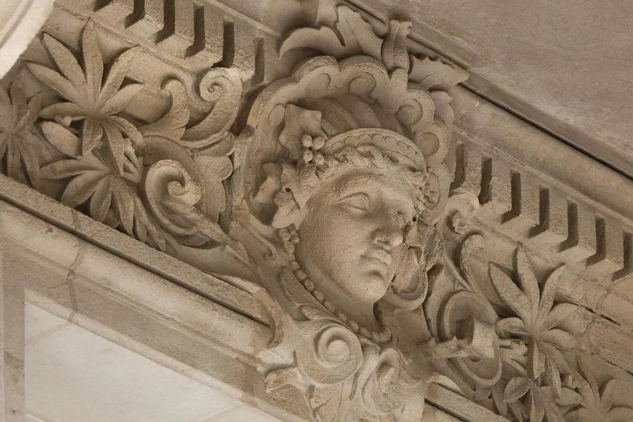 Hotel La Demeure Montaigne Parigi