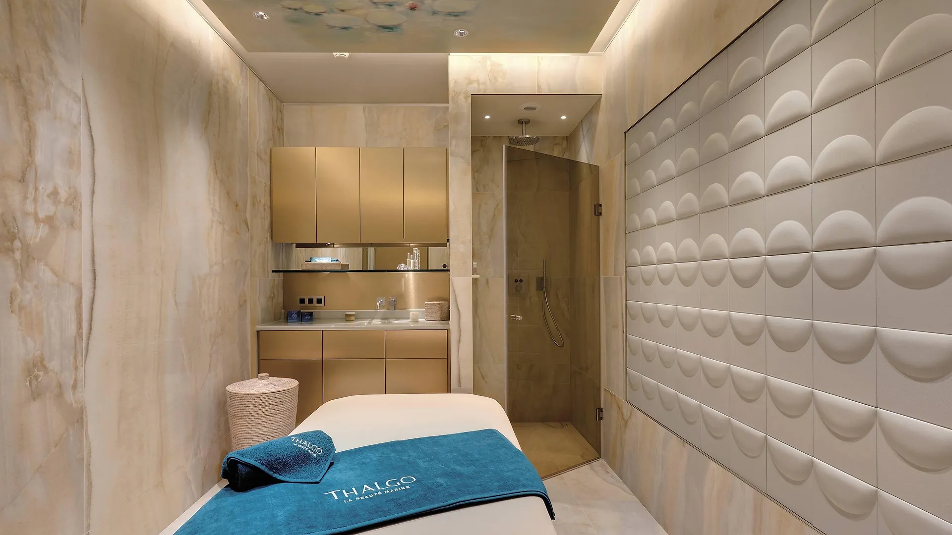 Hotel La Demeure Montaigne Parigi