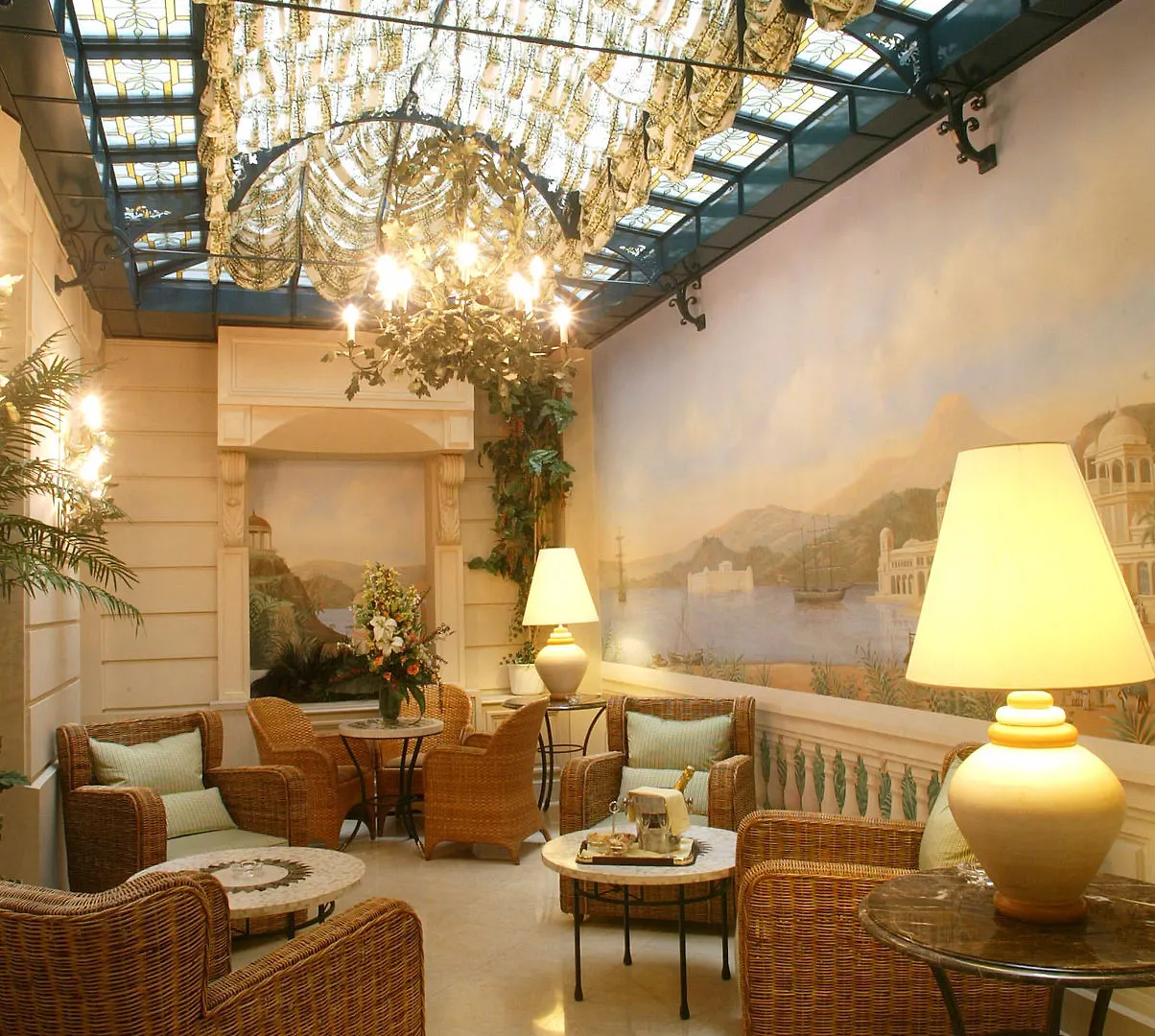 Hotel La Demeure Montaigne Parigi